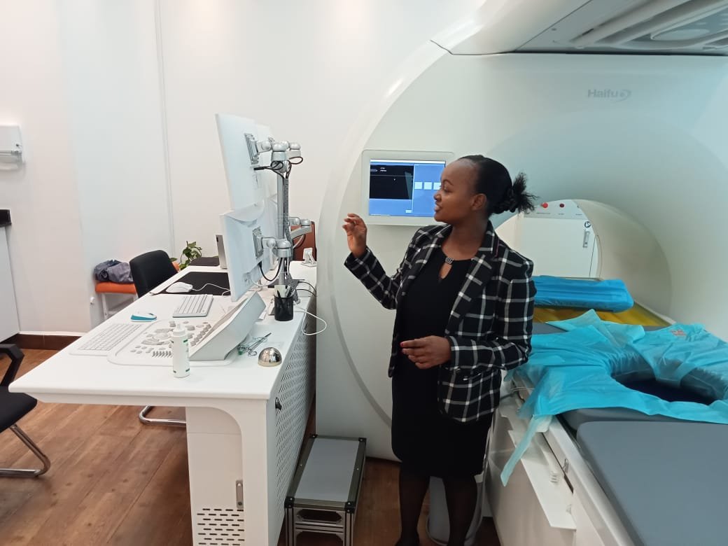 HIFU specialist explaining the treatment system and follow-up care